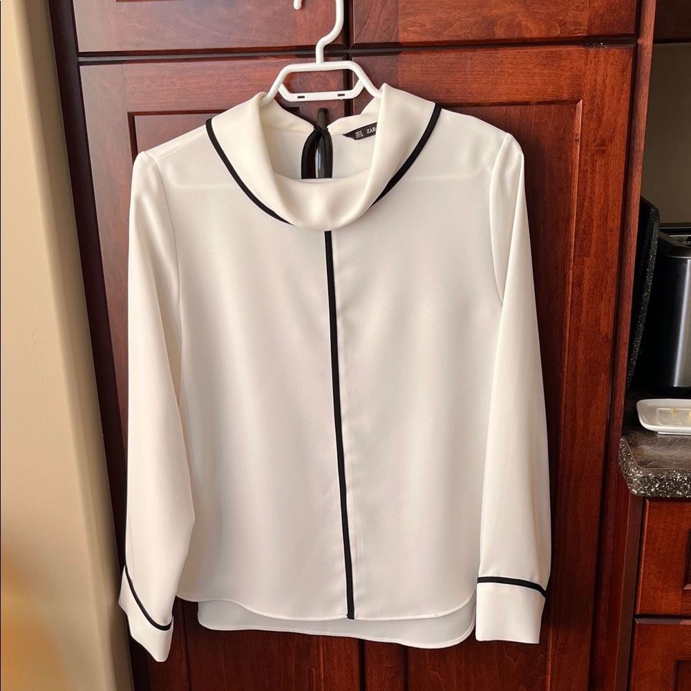 Striking Zara Ivory Blouse with Black Accents Size M